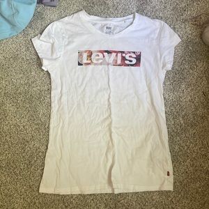 levi tee shirt